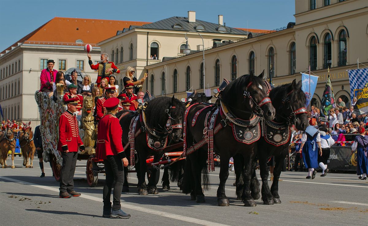 Costume & Riflemen's Parade